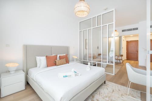 Кровать или кровати в номере Palm View tranquil paradise by Suiteable