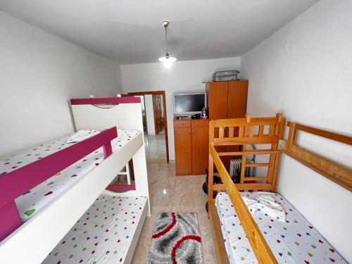 a small room with two bunk beds and a kitchen at Chateau Sukaj in Laknas