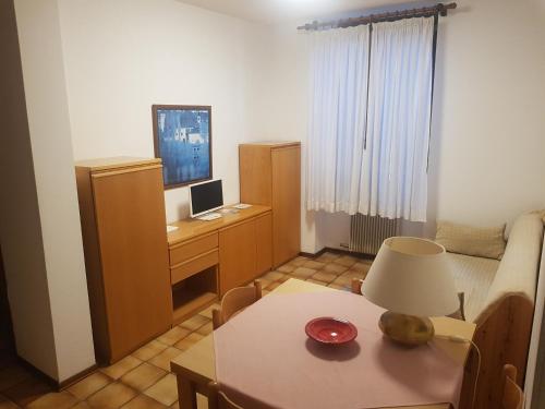 Una televisión o centro de entretenimiento en Residence Concaverde