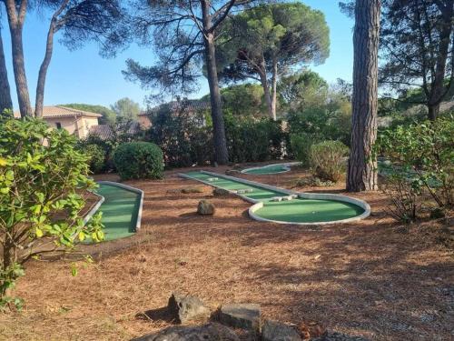 Photo de la galerie de l'établissement Appartement de 3 pièces en résidence avec piscine, à Saint-Raphaël