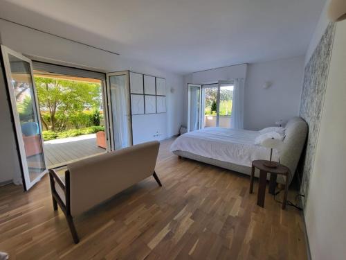 Rez-de-Villa "Clos Saint-Sauveur" modern and chic, 160m2, swimming pool, terrace photo 9