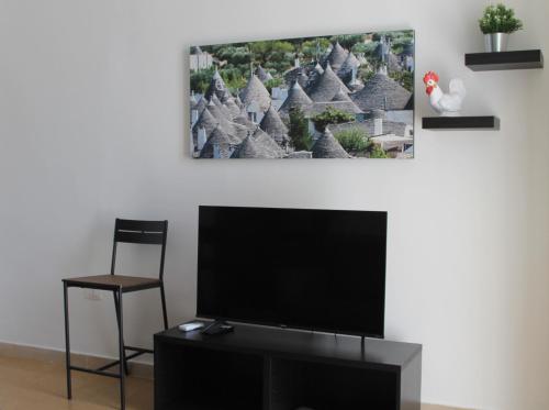 A television and/or entertainment centre at M&M Apartment