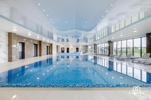 Bazén v ubytování Apartament River Side-basen,jacuzzi,sauna,siłownia-Marina Dziwnów-SANNEL Apartments for rent nebo v jeho okolí