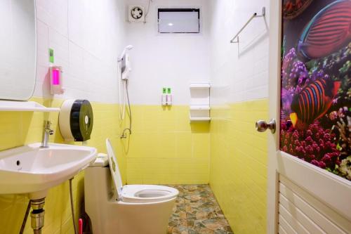 Koupelna v ubytování บ้านพักชะอำ Dream​ ​& Dear​ Fantasy​ Pool​ Villa​ Cha-am