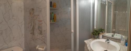 a bathroom with a sink and a shower at BLUE DOUBLE PRIVATE ROOM AT FRONT BEACH - HABITACION DOBLE en la playa in Valencia