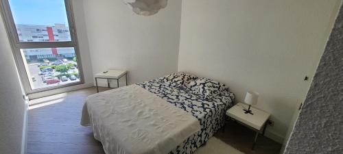 En eller flere senge i et værelse på Carnon-Plage 59m2 avec garage VUE PORT
