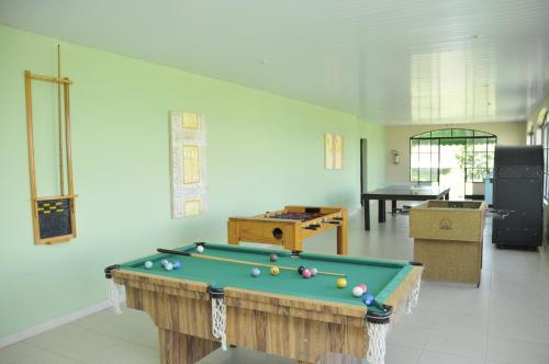 Ein Billardtisch in der Unterkunft Hotel Fazenda São Matheus