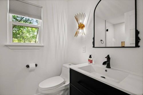 Gallery image of Lux Lake Travis in Austin