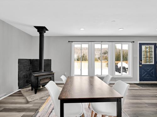 Quiet Spacious Gorgeous Lakefront Cottage! – Photos 2