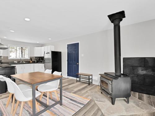 Quiet Spacious Gorgeous Lakefront Cottage! – Photos 3