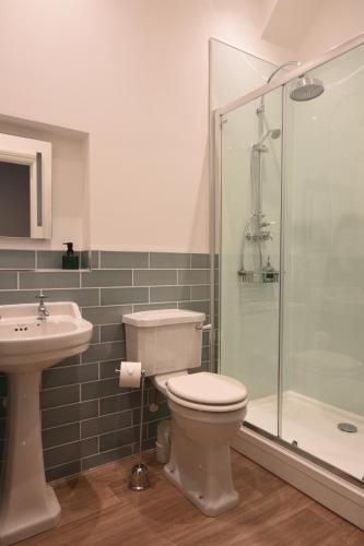 a bathroom with a toilet and a sink and a shower at The Hop Merchant's House in Worcester