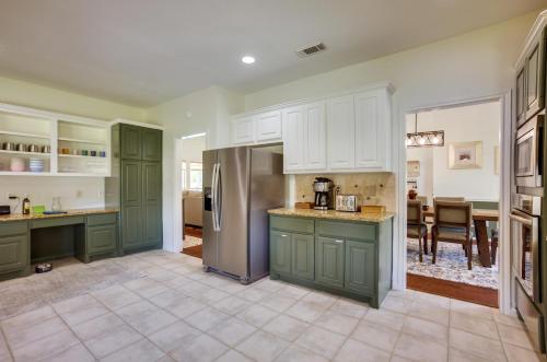 Φωτογραφία από το άλμπουμ του Montgomery Home with Yard, Pool and Hot Tub! σε Montgomery
