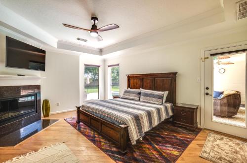 Φωτογραφία από το άλμπουμ του Montgomery Home with Yard, Pool and Hot Tub! σε Montgomery