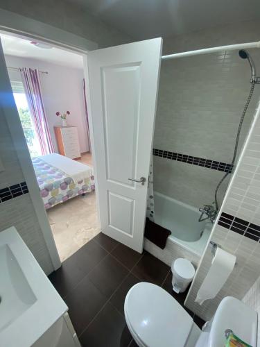 a bathroom with a toilet and a shower and a sink at Vistas al mar -Torre del mar- HOME RENT MALAGA in Vélez-Málaga