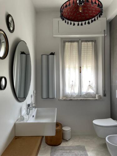 A bathroom at Casa lu Monaco tranquillità a due passi dal mare