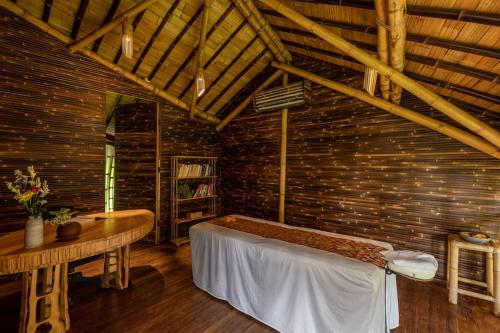 a room with a table and a bench in a room at Leaf House 3bds BambooVilla Pool in Bringkit