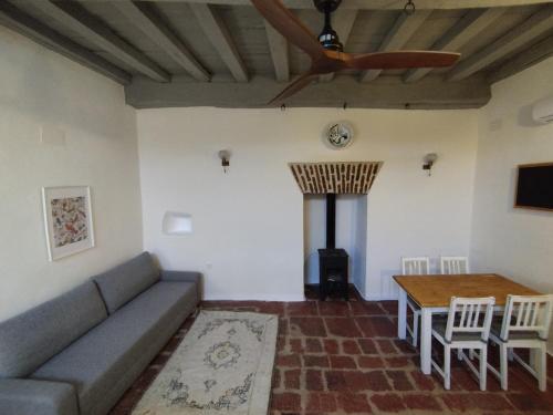 a living room with a couch and a table at Casimiro Alojamiento Rural in Guadalupe