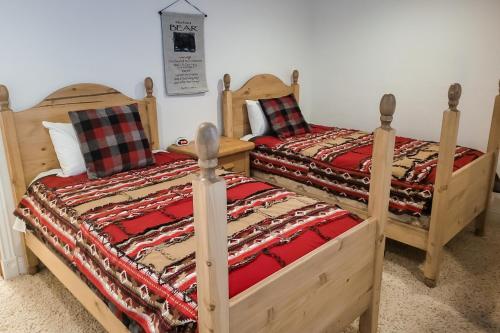 two beds sitting next to each other in a bedroom at Mountain Haven Retreat in Driggs