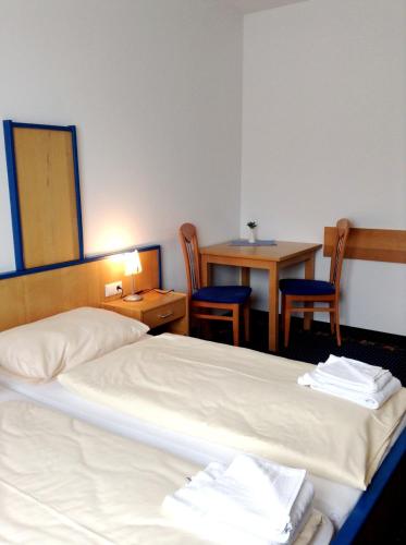 a hotel room with a bed and a table and chairs at Thalinger Hof in Kronstorf