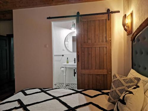 Ένα ή περισσότερα κρεβάτια σε δωμάτιο στο Demeter Guesthouse WOLF
