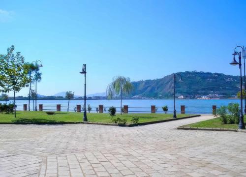 a park with a view of a body of water at Marinella Casa Vacanze in Bacoli