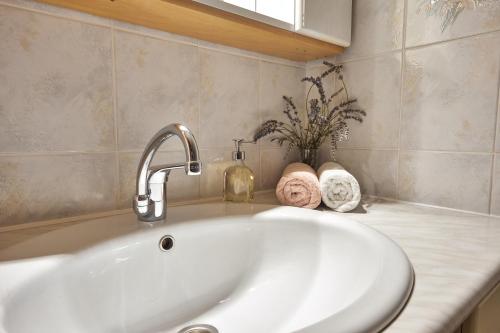 Un baño de Baredinka Izola
