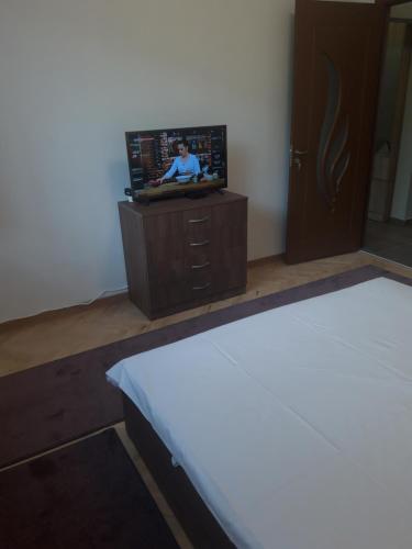 2 bedroom suite Varna TV 또는 엔터테인먼트 센터