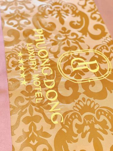 a gold and white wrapping paper with a design on it at Tuần Châu - Phương Đông Motel Hạ Long in Ha Long