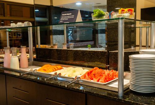 a buffet line with many different types of food at Master Curitiba Hotel - 1,6 km do Estádio Couto Pereira - Show in Curitiba