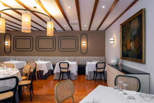a dining room with white tables and chairs at Parador de Mazagón in Mazagón
