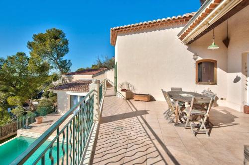 Uma varanda ou terraço em Villa de charme à 10 min d'Aix