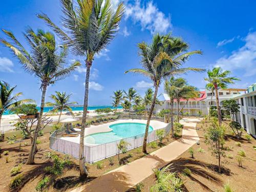 Piscina en o cerca de Eden Bleu, direct access to Orient Bay beach, swimming pool