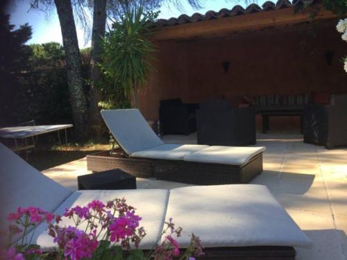 Χώρος καθιστικού στο Villa centre var 3 étoiles avec piscine privée