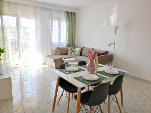 Sea Breeze II Apartment