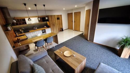 an overhead view of a living room with a television at Willa Kania in Szczawnica