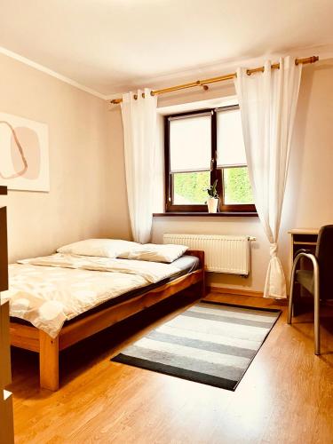 En eller flere senge i et værelse på InOut Olsztyn