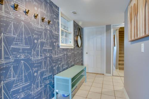 Ένα μπάνιο στο Ocean Block retreat with 5 Balconies in Bethany Beach