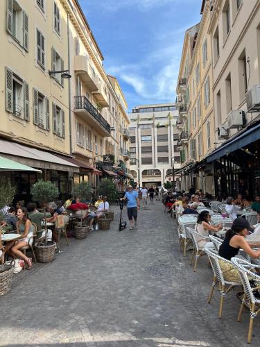 Newly Renovated Luxury Suite in the Center of Cannes