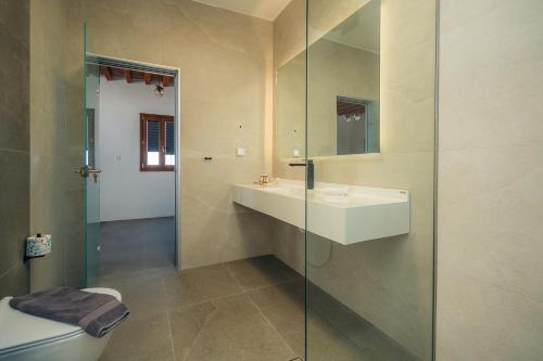 Ένα μπάνιο στο Loukia Apartments