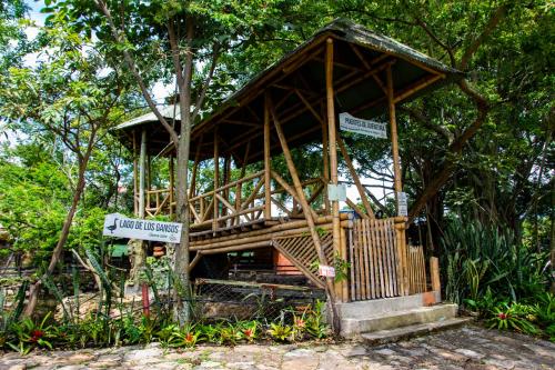 a tree house with a sign in front of it at CABAÑA FAMILIAR en EcoparqueChinauta, PISCINA, GRANJA, JUEGOS, PESCA, RESTAURANTE in Fusagasuga
