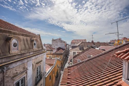 Cozy 3 Bedroom Apt in lively Bairro Alto