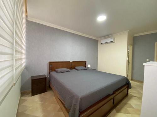 a bedroom with a bed in a room at Cozy & Chic Apartment in beautiful area in Guayaquil
