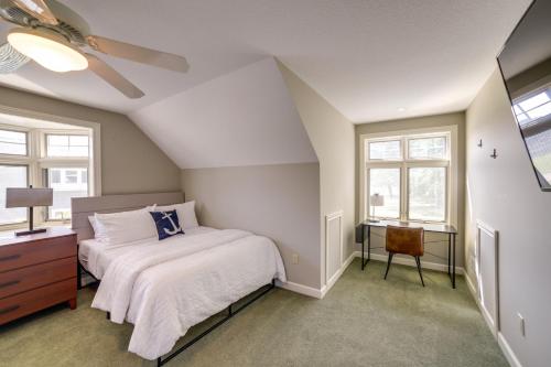 een slaapkamer met een bed, een dressoir en ramen bij Jackson Lakefront Getaway with Balcony, Dock Access in Jackson