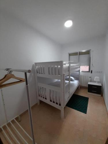 a bedroom with two bunk beds and a staircase at C8 Cómodo piso de 3 habitaciones cerca del centro de Madrid in Madrid