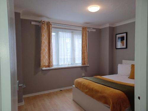 a small bedroom with a bed and a window at Green Door-The Malting- Specious 1st Floor-One Bedroom Apartment -Fully Furnished-Quiet- Free Parking -Dunstable in Dunstable