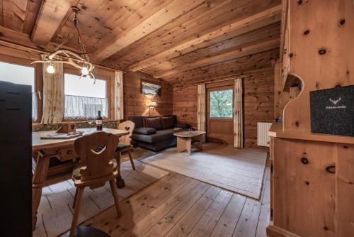Holzknechthütteにあるテレビまたはエンターテインメントセンター