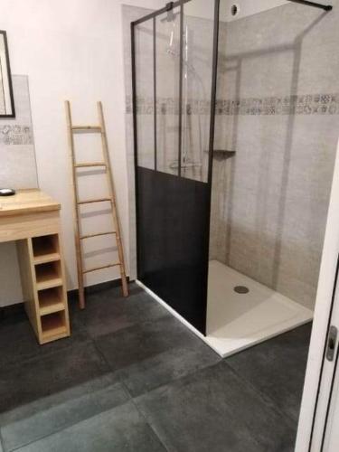 Et badeværelse på Chambre d’hôtes de la Source