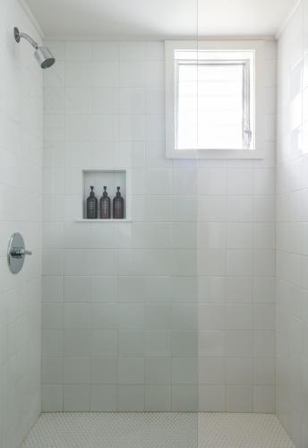 Un baño de Bluebird Ocean Point Inn