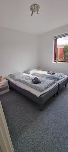 een bed in een kamer met een matras bij Family-friendly house close to Aarhus in Galten
