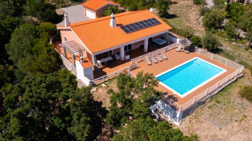 an overhead view of a house with a swimming pool at Luar do Cano in Monchique
